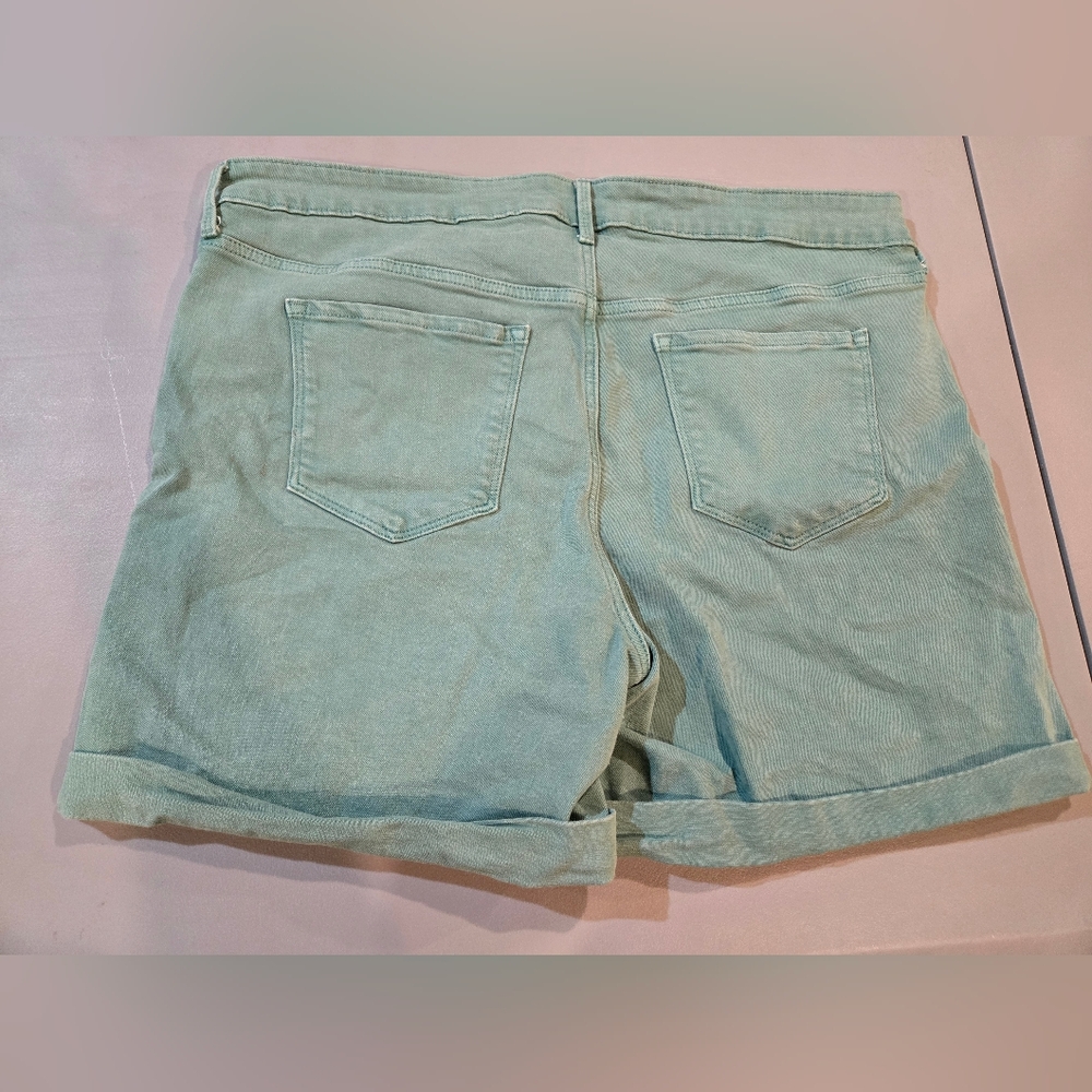Old Navy Distressed Mint Jean Shorts (7c1) - Picture 6 of 6